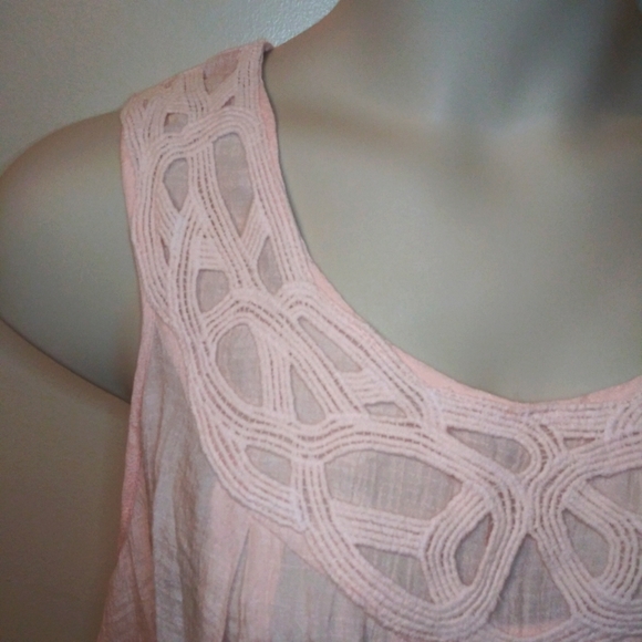 Spense Size 1X Gauzy Lace Trimmed, Light Pink Sleeveless Boho Tunic Top - Picture 3 of 9